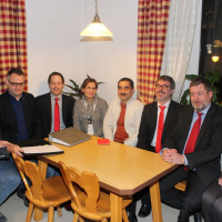 Das neue Mitglied Malik Bayramov mit Ehefrau Nazakat im Kreise des SPD-Vorstands (von links): Kassier Rainer Hager, Schriftführer Oliver Ziegler, der neue zweite Vorsitzende Bastian Menzel, Nazakat und Malik Bayramov, Vorsitzender Torsten Gebhardt, Kreisv